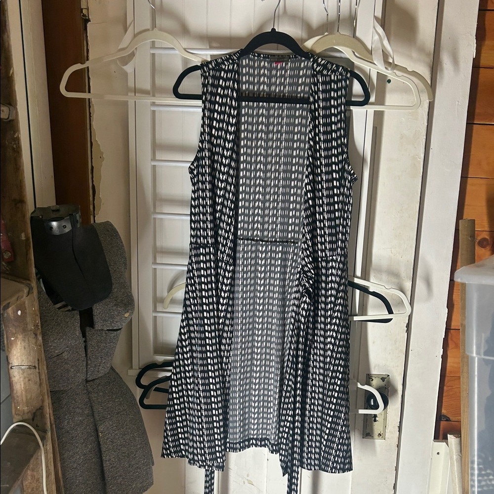 Vince Camuto Black and White Geometric Midi Dress